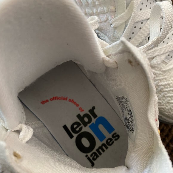 Nike LeBron XVII Air Command Force sneakers - Picture 11 of 12